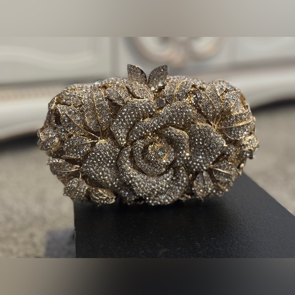 DOLLI golden magnetic hand clutch - Picture 6 of 8